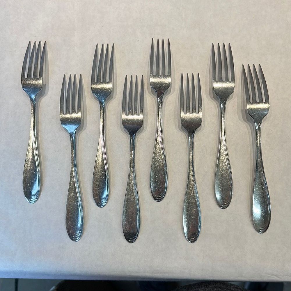 Oneida Stainless Dinner Forks Scroll Pattern Lot Set 8 - Picture 3 of 4